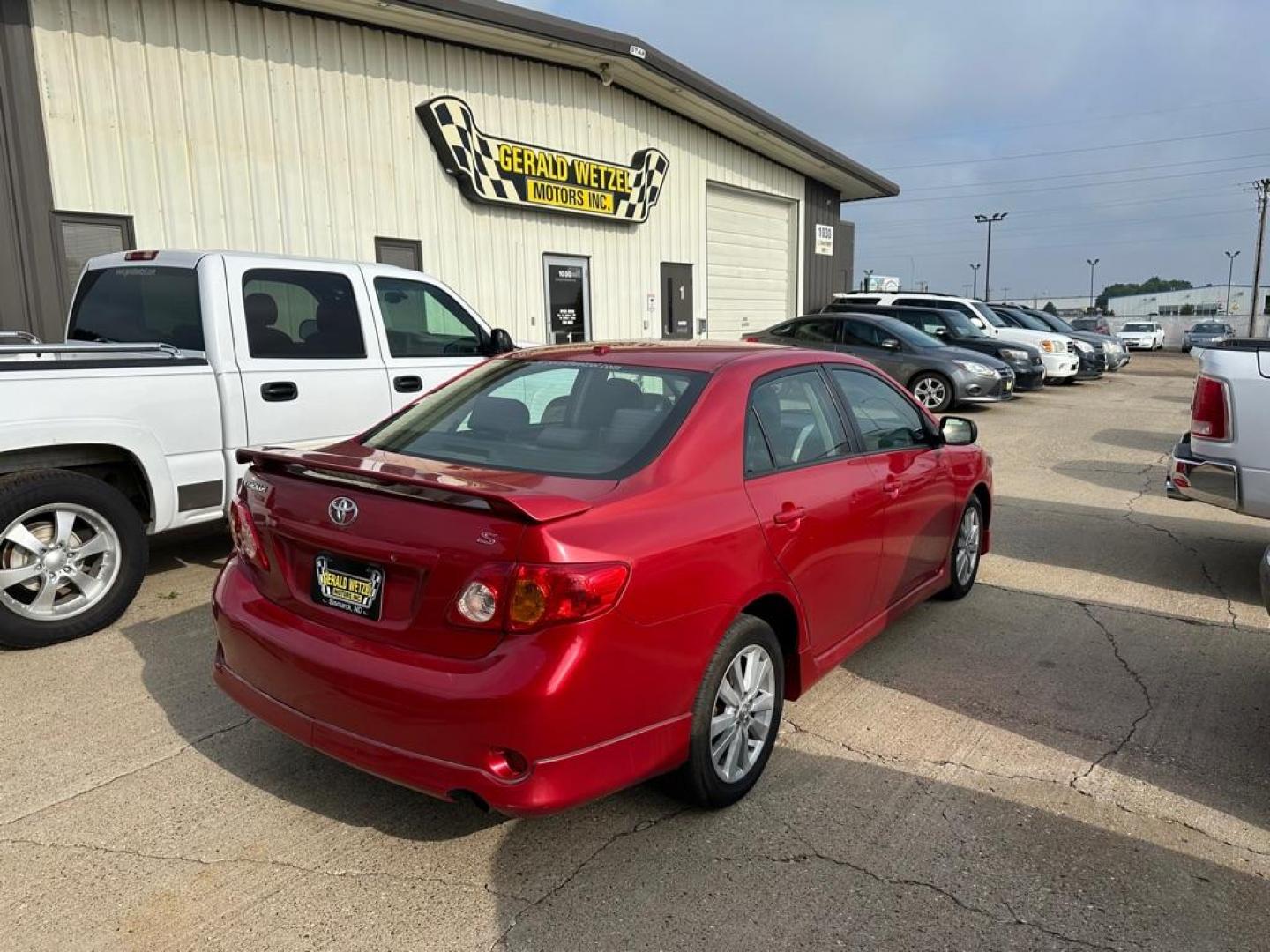 2009 RED TOYOTA COROLLA BASE (1NXBU40E09Z) with an 1.8L engine, Automatic transmission, located at 1030 S. 22nd St., Bismarck, ND, 58504, (701) 258-0022, 46.793560, -100.758118 - Photo#3