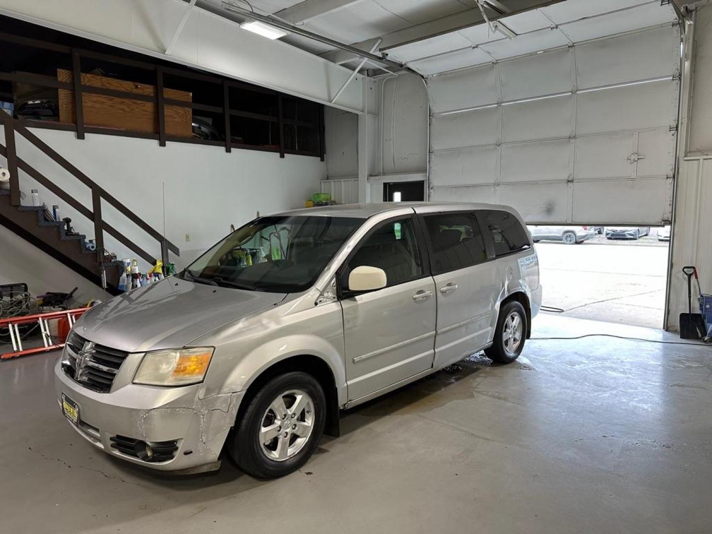 2008 SILVER DODGE GRAND CARAVAN SXT (1D8HN54P78B) with an 3.8L engine, Automatic transmission, located at 1030 S. 22nd St., Bismarck, ND, 58504, (701) 258-0022, 46.793560, -100.758118 - LEFT FRONT BUMPER DAMAGE - Photo#0