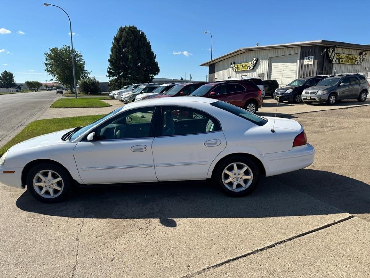 2002 WHITE MERCURY SABLE GS (1MEFM50U52A) with an 3.0L engine, Automatic transmission, located at 1030 S. 22nd St., Bismarck, ND, 58504, (701) 258-0022, 46.793560, -100.758118 - Nice clean Sable. Above average condition - Photo#2