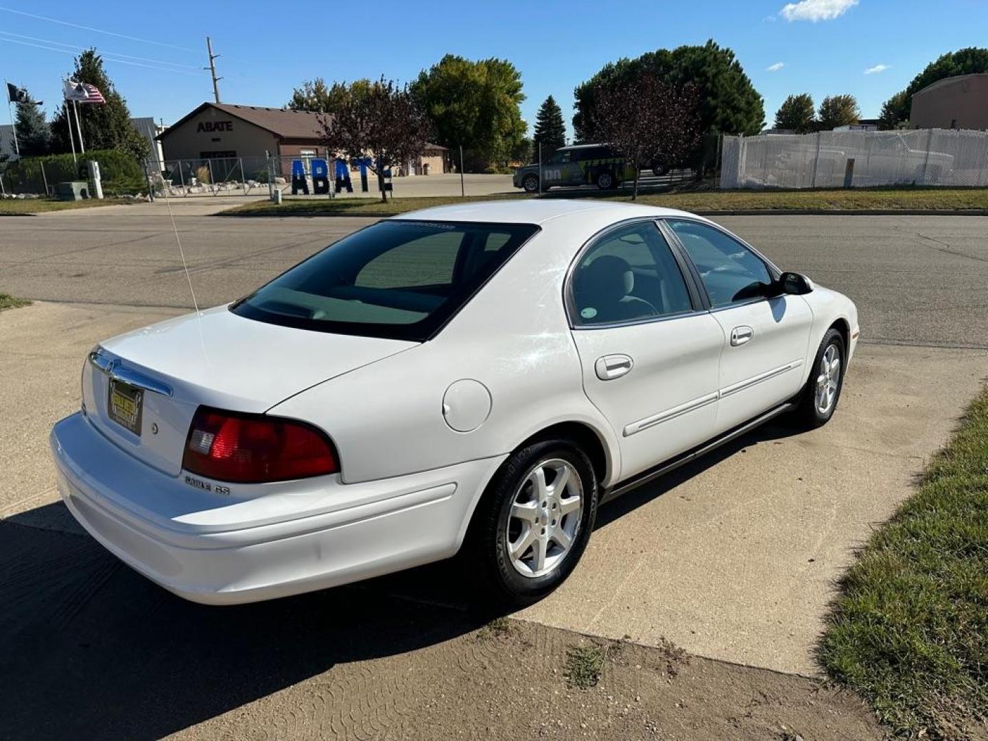 2002 WHITE MERCURY SABLE GS (1MEFM50U52A) with an 3.0L engine, Automatic transmission, located at 1030 S. 22nd St., Bismarck, ND, 58504, (701) 258-0022, 46.793560, -100.758118 - Nice clean Sable. Above average condition - Photo#3