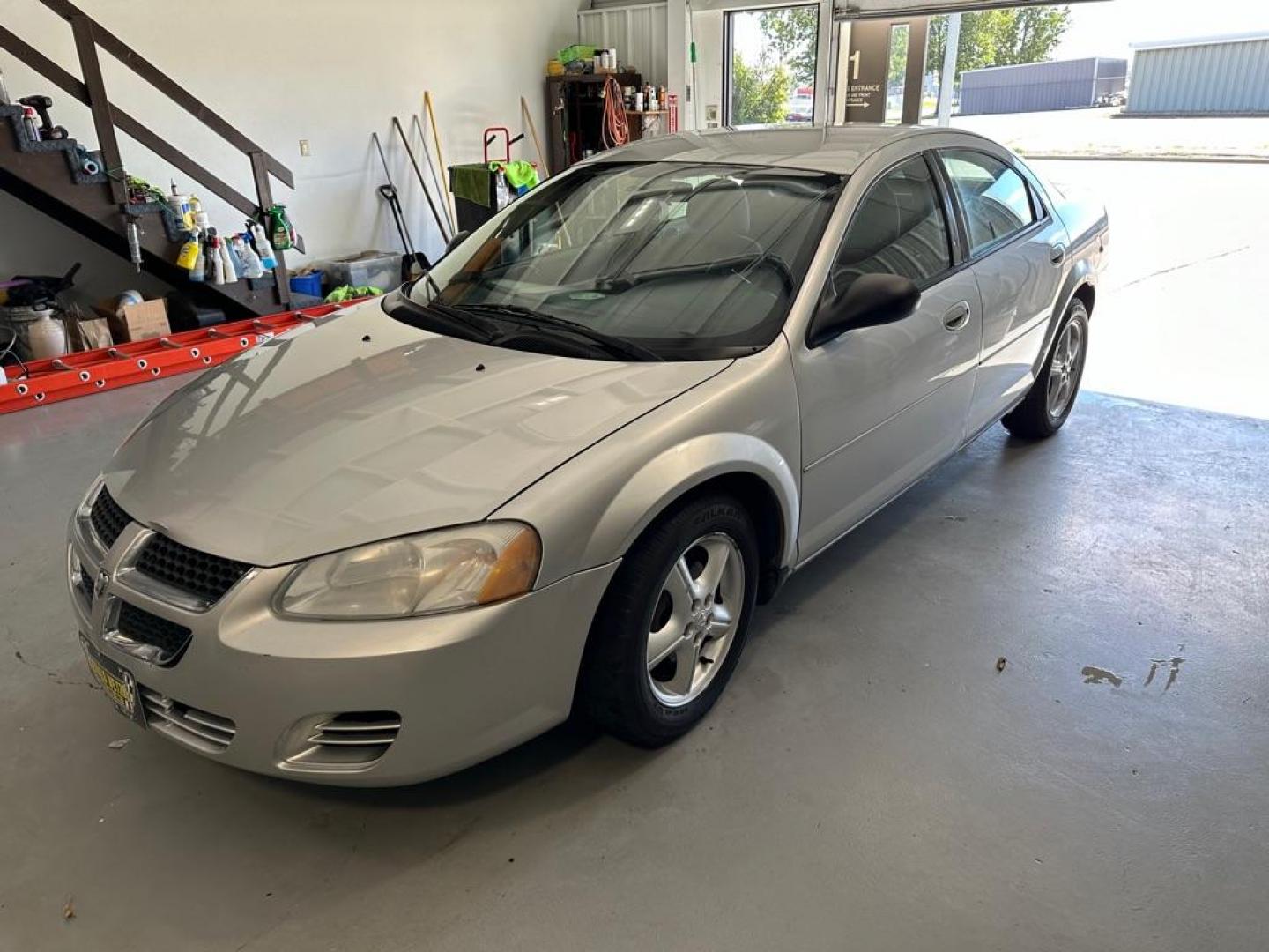 2005 SILVER DODGE STRATUS SXT (1B3EL46X75N) with an 2.4L engine, Automatic transmission, located at 1030 S. 22nd St., Bismarck, ND, 58504, (701) 258-0022, 46.793560, -100.758118 - NICE CLEAN SEDAN. ALL IN WORKING ORDER.105 K - Photo#1