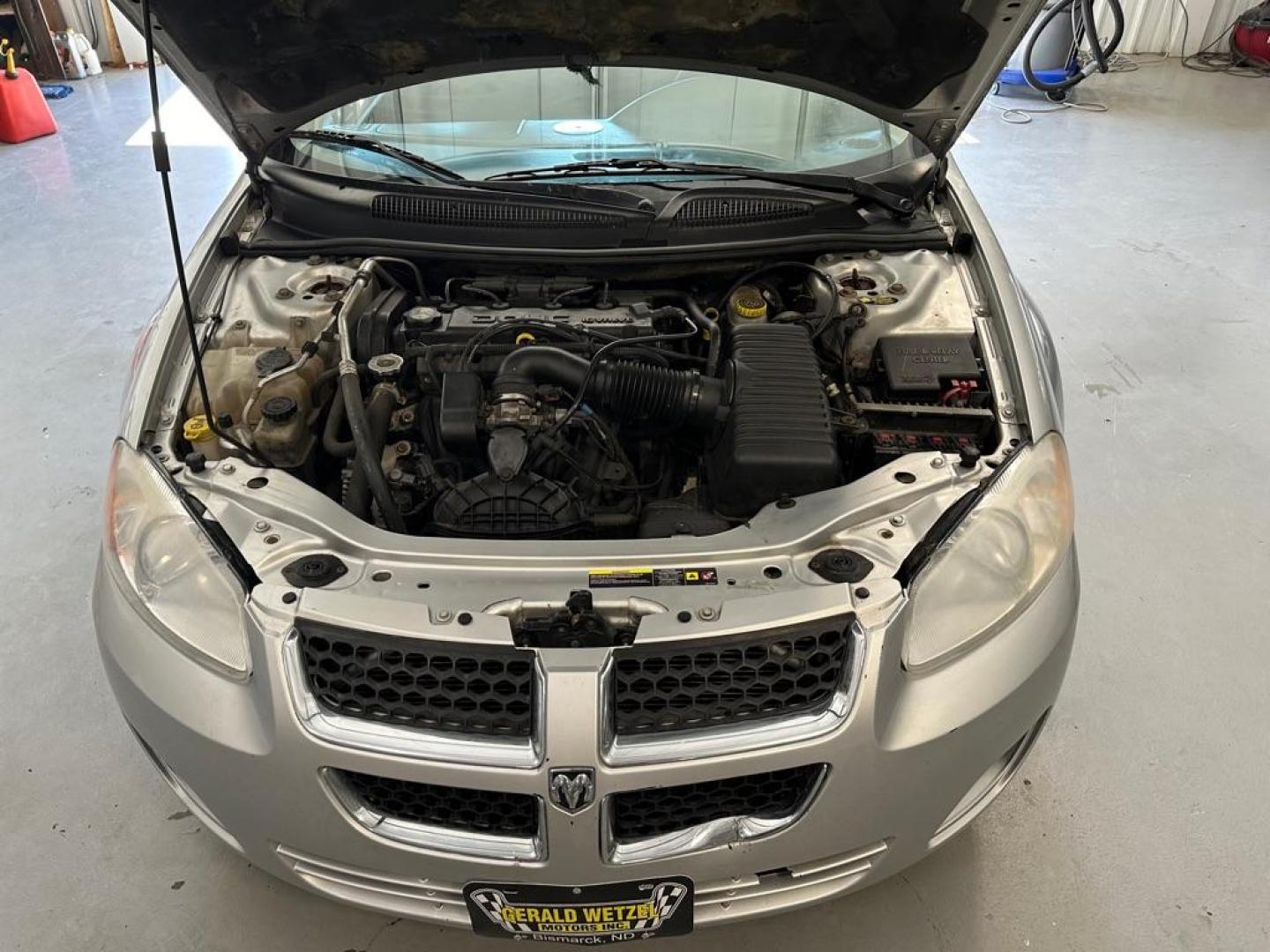 2005 SILVER DODGE STRATUS SXT (1B3EL46X75N) with an 2.4L engine, Automatic transmission, located at 1030 S. 22nd St., Bismarck, ND, 58504, (701) 258-0022, 46.793560, -100.758118 - NICE CLEAN SEDAN. ALL IN WORKING ORDER.105 K - Photo#3