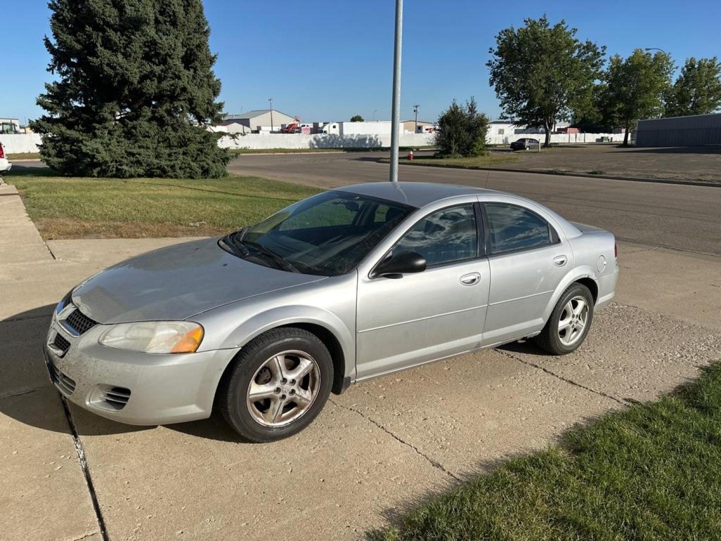 2005 SILVER DODGE STRATUS SXT (1B3EL46X75N) with an 2.4L engine, Automatic transmission, located at 1030 S. 22nd St., Bismarck, ND, 58504, (701) 258-0022, 46.793560, -100.758118 - NICE CLEAN SEDAN. ALL IN WORKING ORDER.105 K - Photo#0