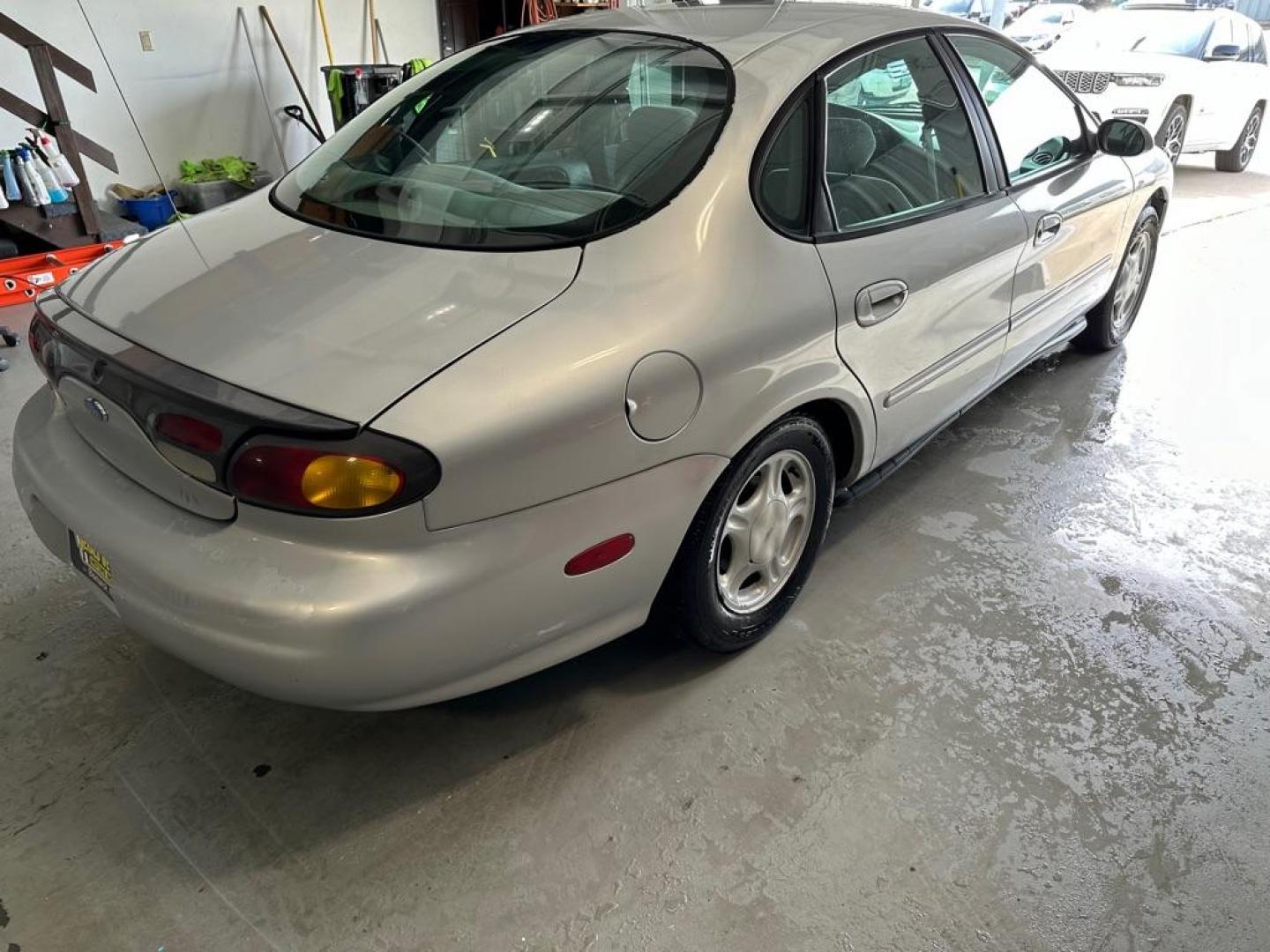 1996 SILVER FORD TAURUS GL (1FALP52U3TG) with an 3.0L engine, Automatic transmission, located at 1030 S. 22nd St., Bismarck, ND, 58504, (701) 258-0022, 46.793560, -100.758118 - Photo#3