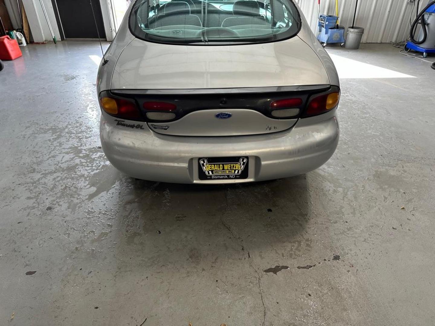 1996 SILVER FORD TAURUS GL (1FALP52U3TG) with an 3.0L engine, Automatic transmission, located at 1030 S. 22nd St., Bismarck, ND, 58504, (701) 258-0022, 46.793560, -100.758118 - Photo#4