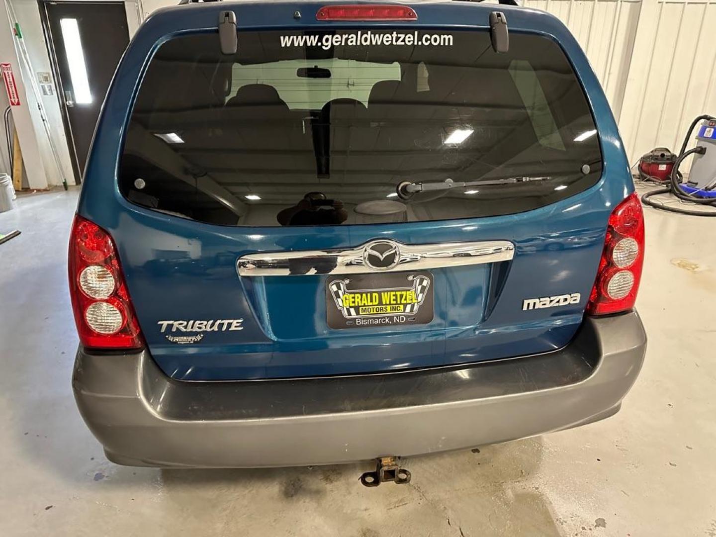 2005 BLUE MAZDA TRIBUTE S (4F2YZ04125K) with an 3.0L engine, Automatic transmission, located at 1030 S. 22nd St., Bismarck, ND, 58504, (701) 258-0022, 46.793560, -100.758118 - Photo#5