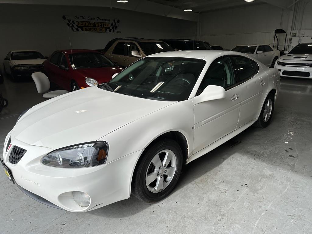 photo of 2008 PONTIAC GRAND PRIX 