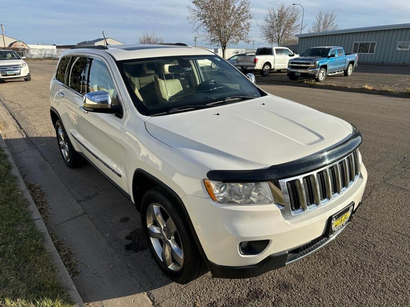 2012 WHITE JEEP GRAND CHEROKEE LIMITED (1C4RJFBG2CC) with an 3.6L engine, Automatic transmission, located at 1030 S. 22nd St., Bismarck, ND, 58504, (701) 258-0022, 46.793560, -100.758118 - Photo#3