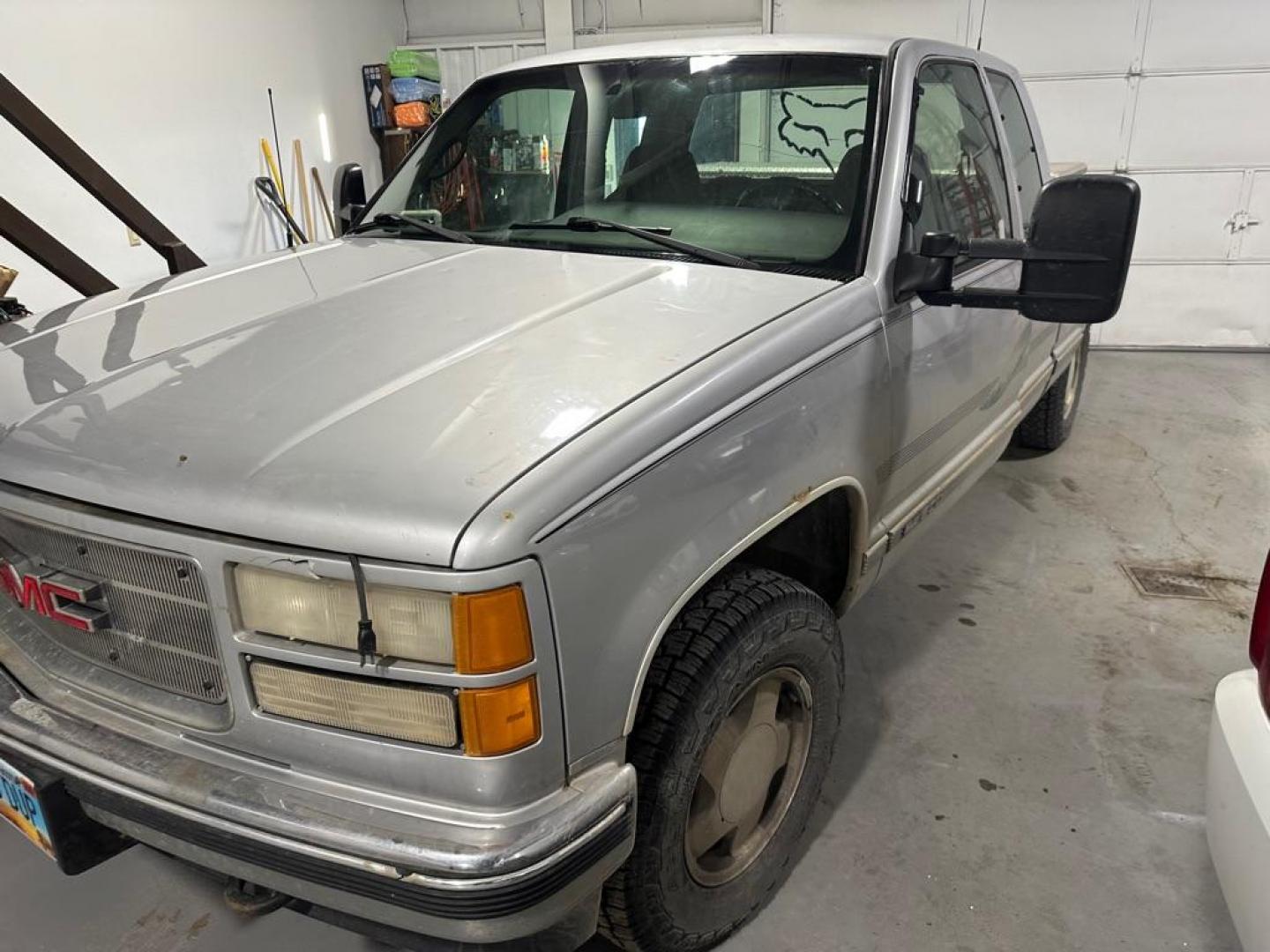 1996 GMC SIERRA K1500 (2GTEK19W1T1) with an 4.3L engine, Automatic transmission, located at 1030 S. 22nd St., Bismarck, ND, 58504, (701) 258-0022, 46.793560, -100.758118 - Photo#0