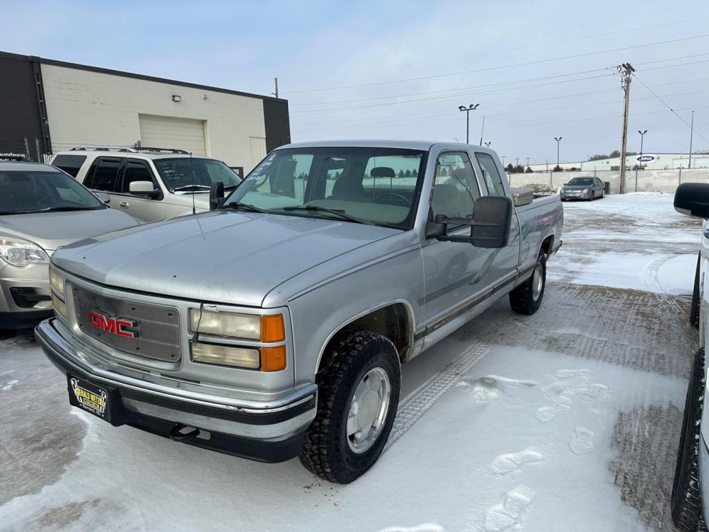 1996 GMC SIERRA K1500 (2GTEK19W1T1) with an 4.3L engine, Automatic transmission, located at 1030 S. 22nd St., Bismarck, ND, 58504, (701) 258-0022, 46.793560, -100.758118 - Photo#2