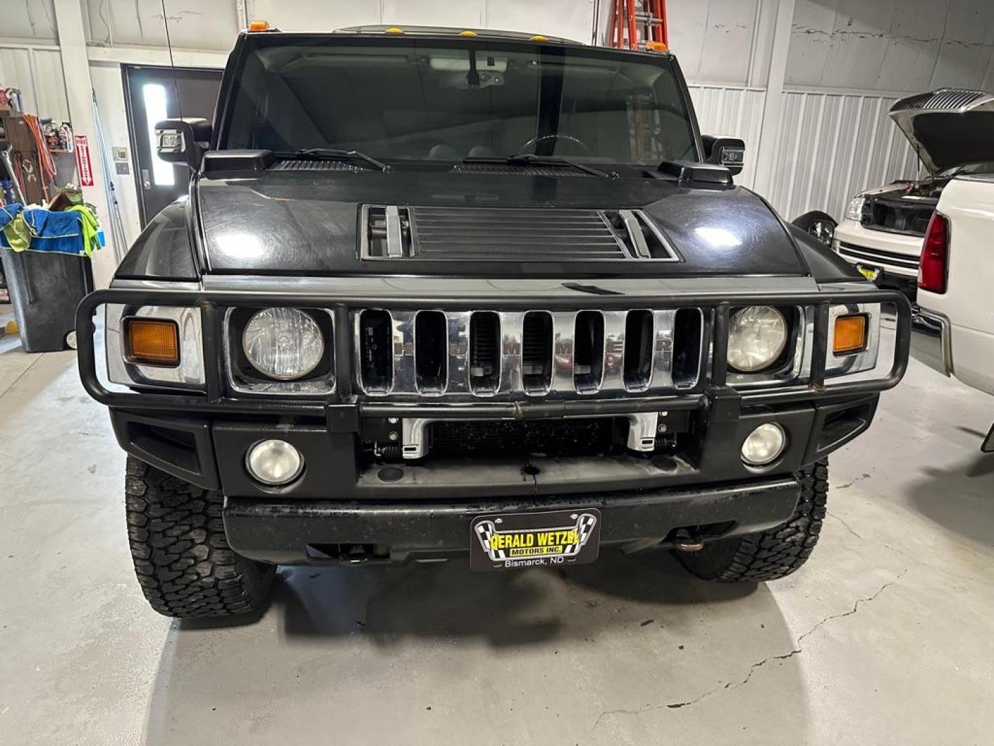 2007 HUMMER H2 (5GRGN23U17H) with an 6.0L engine, Automatic transmission, located at 1030 S. 22nd St., Bismarck, ND, 58504, (701) 258-0022, 46.793560, -100.758118 - OH WOW! IT BEAUTIFUL - Photo#1