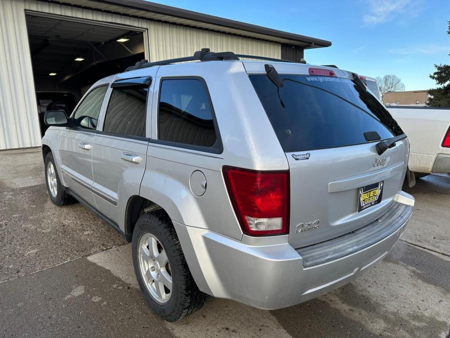 2010 JEEP GRAND CHEROKEE LAREDO (1J4PR4GK6AC) with an 3.7L engine, Automatic transmission, located at 1030 S. 22nd St., Bismarck, ND, 58504, (701) 258-0022, 46.793560, -100.758118 - Photo#3