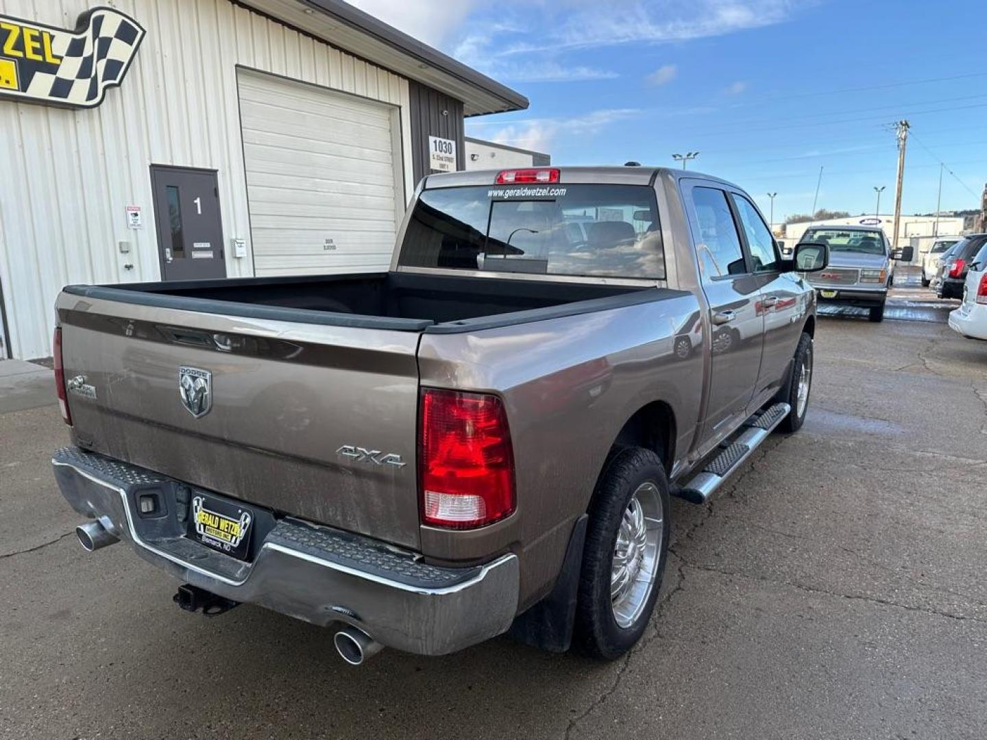 2009 DODGE RAM 1500 (1D3HV13T59S) with an 5.7L engine, Automatic transmission, located at 1030 S. 22nd St., Bismarck, ND, 58504, (701) 258-0022, 46.793560, -100.758118 - NICE CLEAN RAM 5.7 lITER - Photo#4