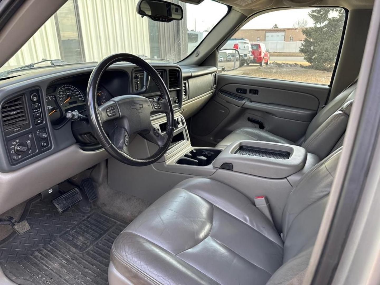 2005 PEWTER CHEVROLET TAHOE 1500 (1GNEK13TX5J) with an 5.3L engine, Automatic transmission, located at 1030 S. 22nd St., Bismarck, ND, 58504, (701) 258-0022, 46.793560, -100.758118 - Photo#2