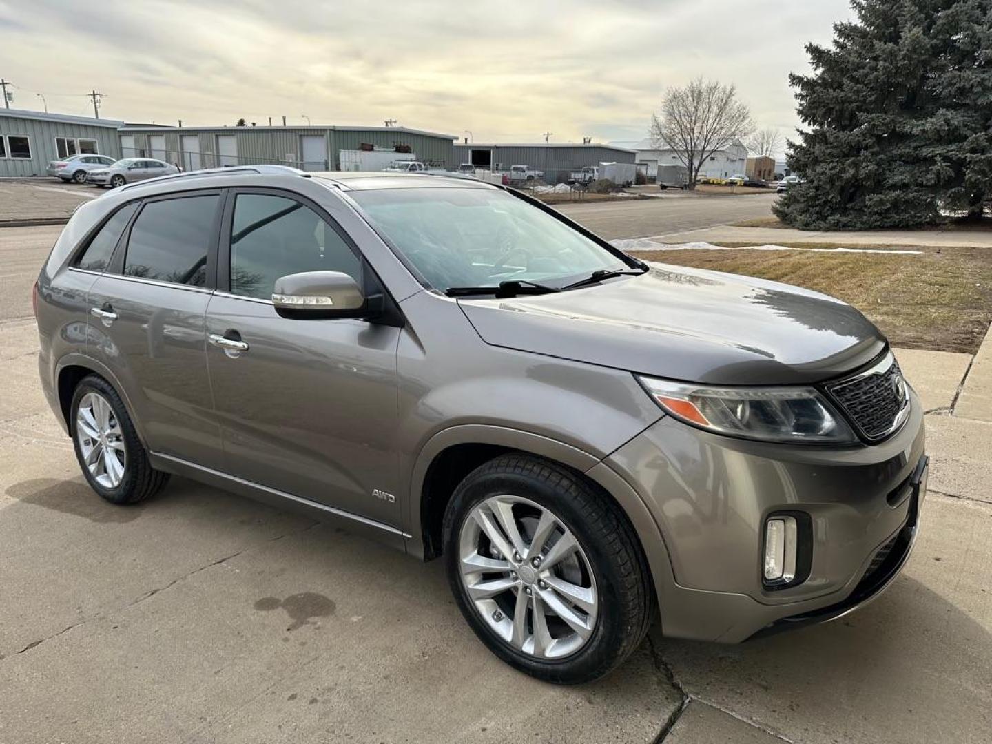 2014 BROWN /Grey KIA SORENTO SX (5XYKWDA73EG) with an 3.3L engine, Automatic transmission, located at 1030 S. 22nd St., Bismarck, ND, 58504, (701) 258-0022, 46.793560, -100.758118 - Photo#2