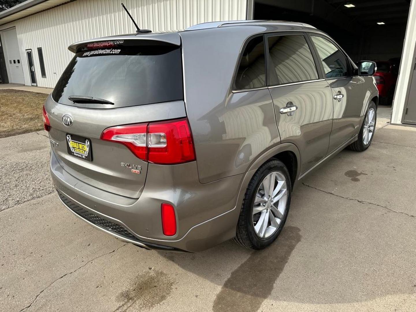 2014 BROWN /Grey KIA SORENTO SX (5XYKWDA73EG) with an 3.3L engine, Automatic transmission, located at 1030 S. 22nd St., Bismarck, ND, 58504, (701) 258-0022, 46.793560, -100.758118 - Photo#3